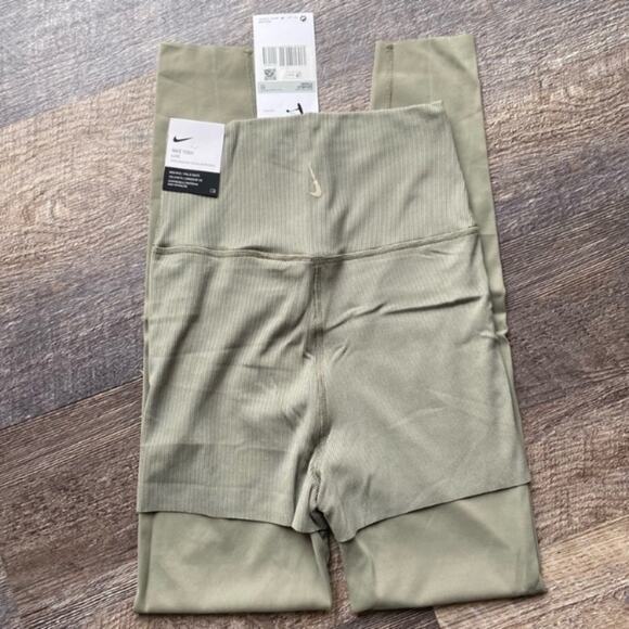 Nike yoga luxe layered 7/8 leggings - Picture 4 of 8